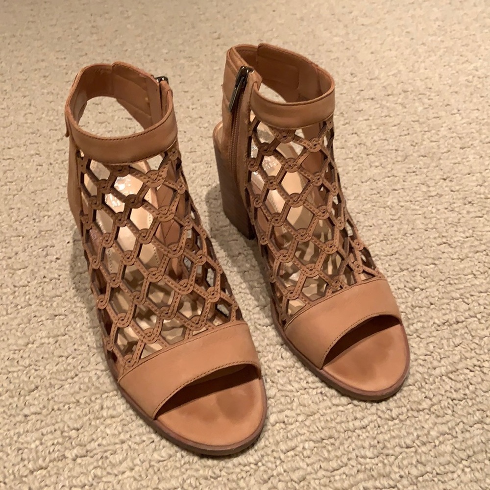 VInce Camuto Sandal